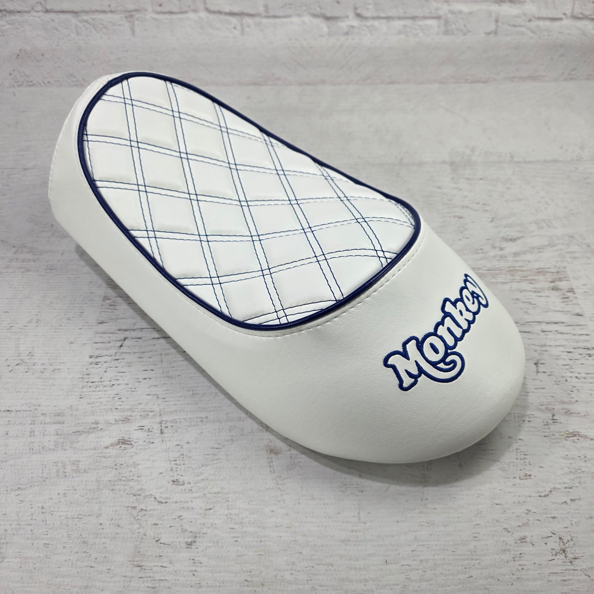 Honda Monkey KITACO white double-diamond seat cover