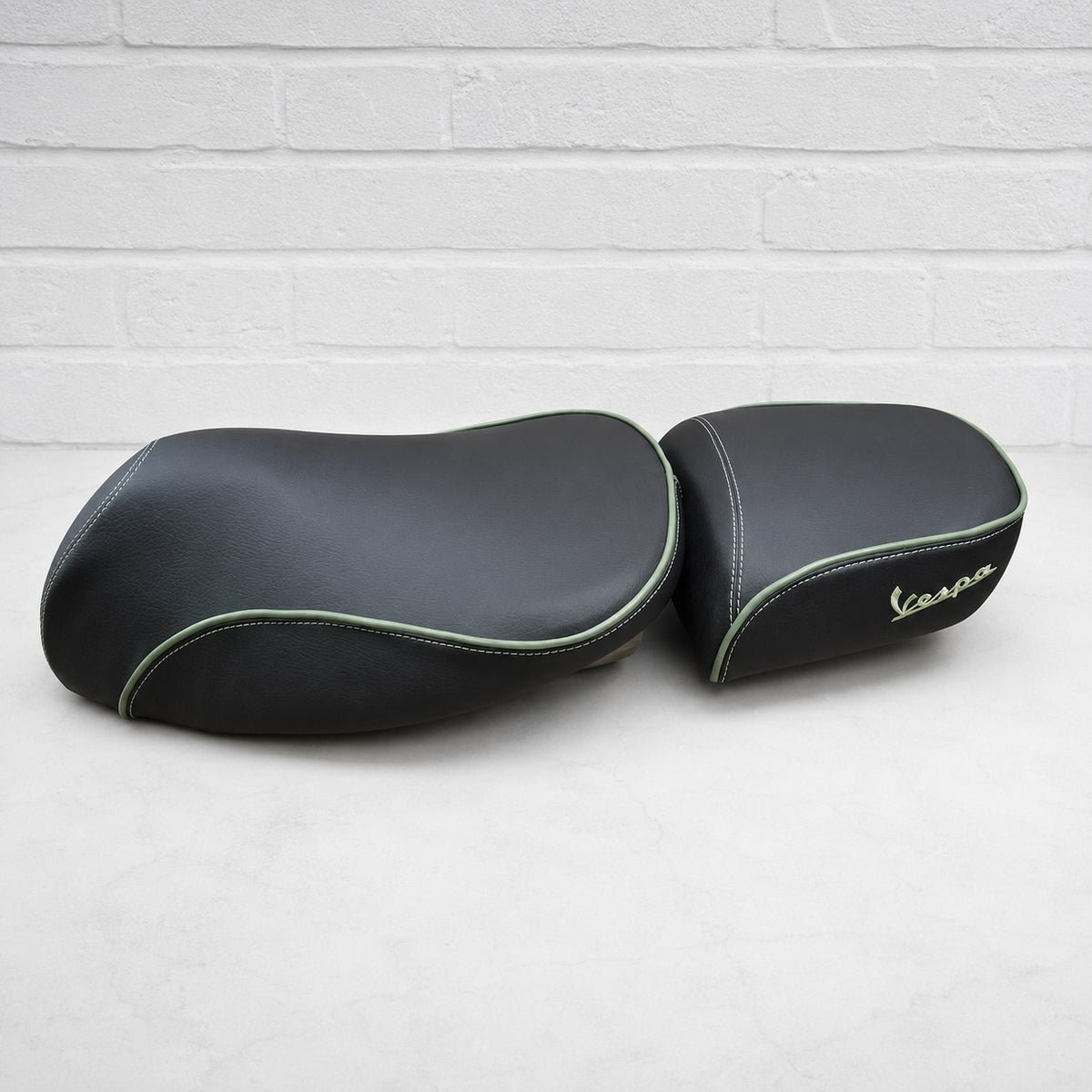 Vespa GTV black seat cover with Portofino Green piping