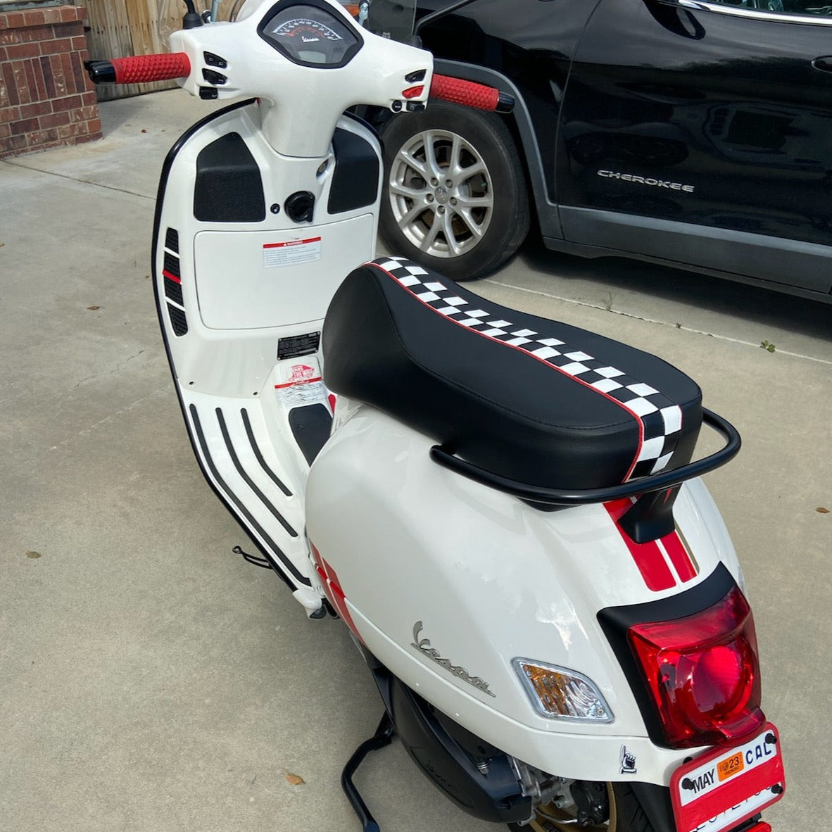 Vespa GTS checkered racing stripe seat cover installed
