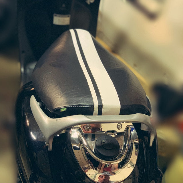 Rear close-up of the Dual Racing Stripes seat cover fitted to a Yamaha Vino 125, showing the centered stripe alignment, handmade by Cheeky Seats.