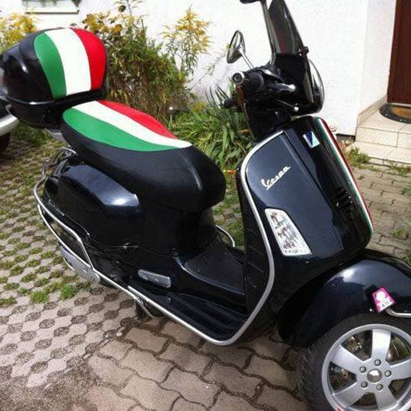 Vespa GT200 Italian flag seat cover installed on scooter