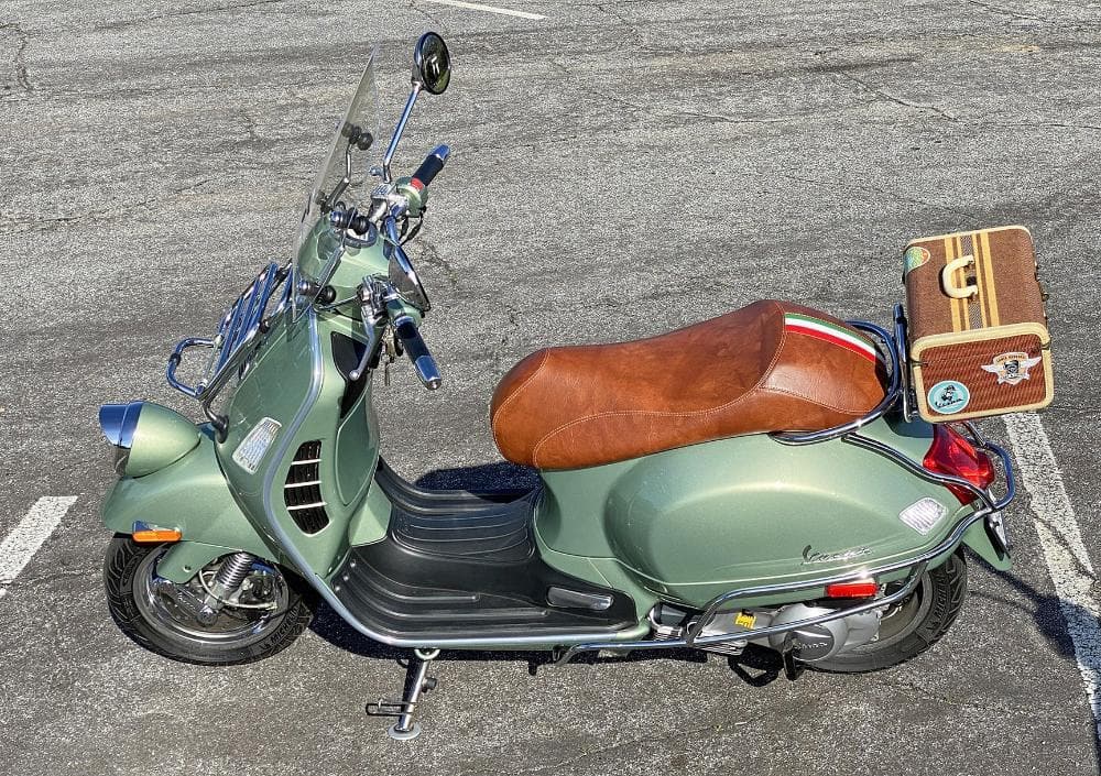 Vespa GTS GTV Euro Gel Chestnut Brown with Italian Stripe Seat Cover